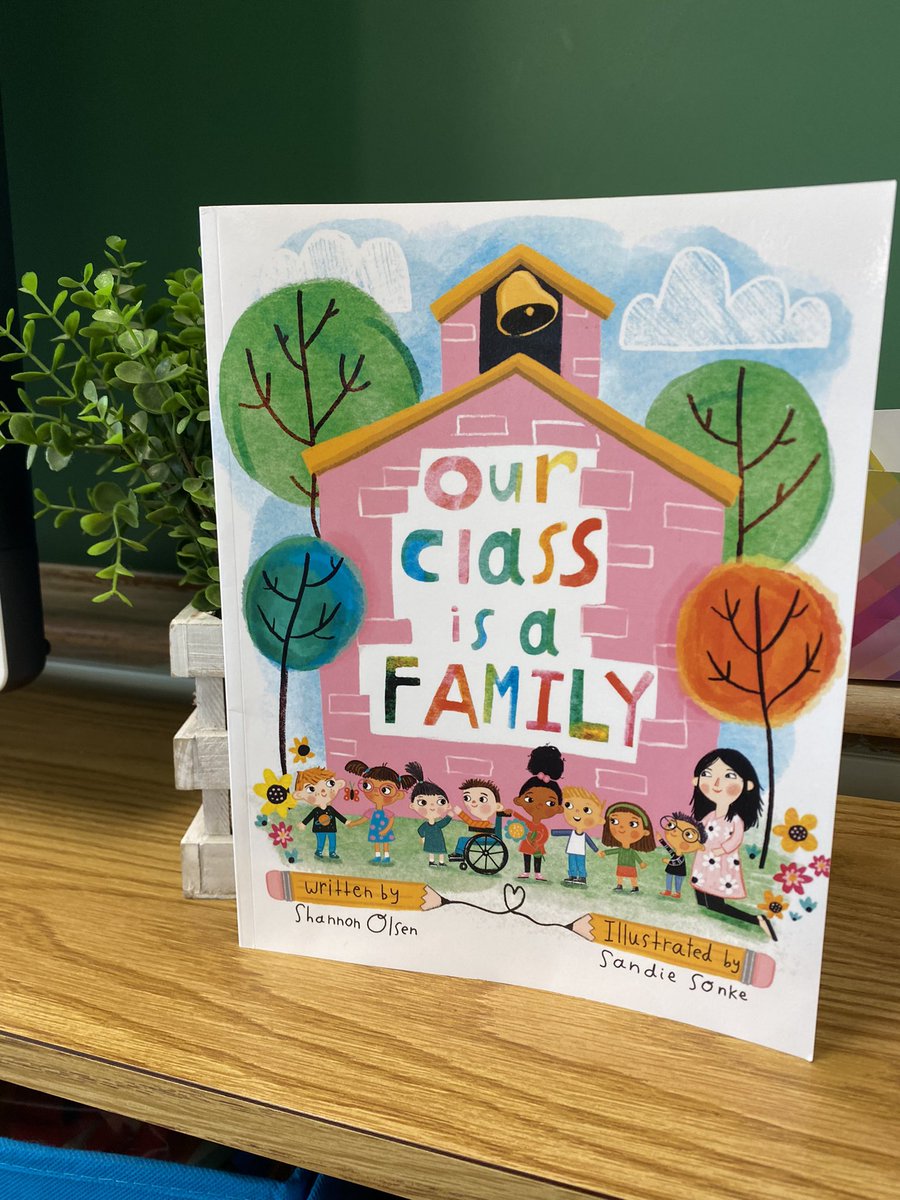 MrsDPallatto's tweet photo. Happy first day of school! We kicked off the year with a favorite read aloud, a collaborative brainstorm, and making class family bracelets! 💙💛 #JacksonPride @A_RiveraNY https://t.co/XNyExFjKN9