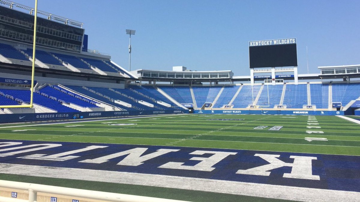 Tyson_SteeleDA's tweet photo. Just arrived at Kroger Field to Watch the Kentucky Wildcats take on the Alabama Crimson Tide! https://t.co/CTRhmJhrEM