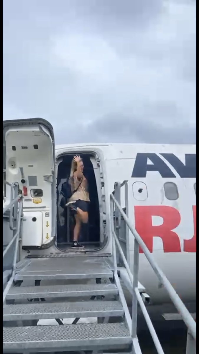 shona4c's tweet photo. Me: I hate flying
Also me: https://t.co/nfgGKB9HVT