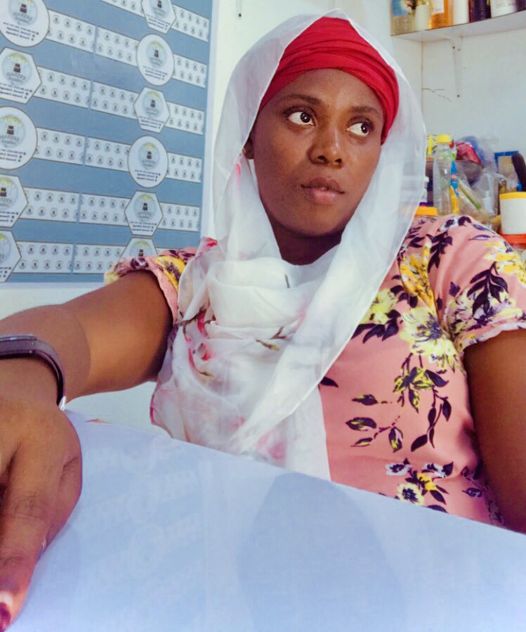 ZeinabRahma's tweet photo. I wanted to do bet but be like e tie for my eye top cus Ei a no chop one bet sef #bet #eyeclear #TOMORROW_X_TOGETHER #GH #MuslimGirls https://t.co/TidJUamCuN
