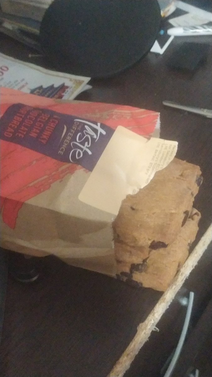 5uRIKE's tweet photo. @sainsburys how are you selling burned shortbread. Logged into this account just to complain abt this refund me thanks https://t.co/TNceIqYsOS