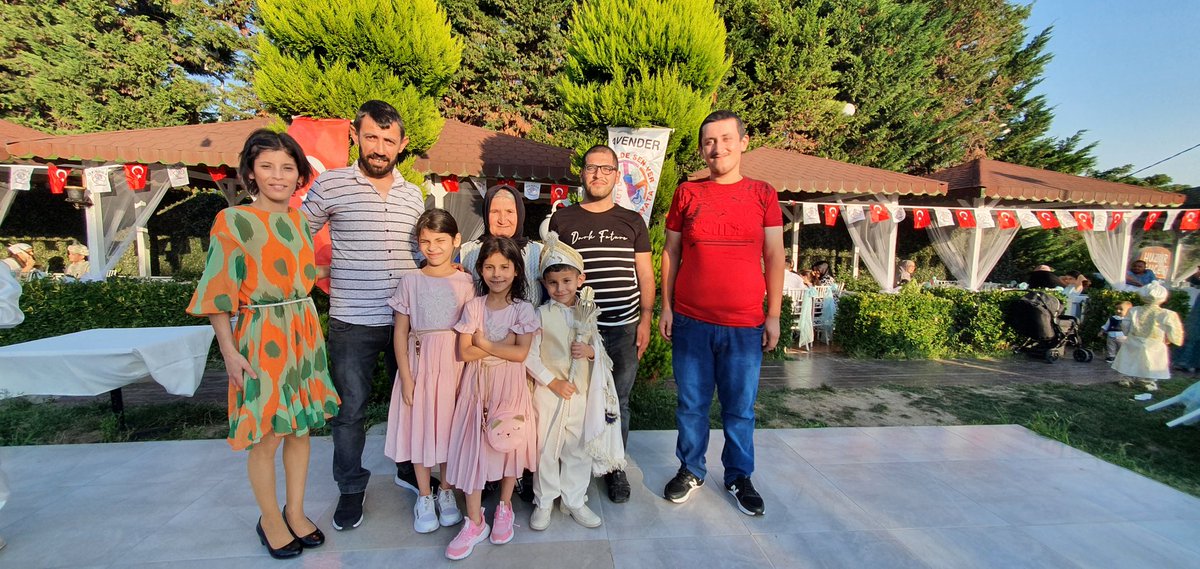 nuzun18's tweet photo. 3.düzenlediğimiz sünnet şöleni bu günde gecede sevgili çocuklarımız  Değerli ailerimiz eğlenerek güzel bir vakit geçirdi.Katılım gösteren tüm Değerli  Ailelerimize ve Çocuklarımıza teşekkür ederiz. Başka güzel bir aktivitede görüşmek dileği ile.#Avender https://t.co/Bezrny897Y