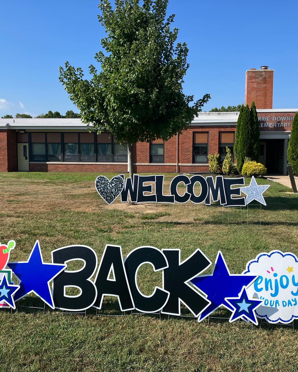 MsMLacombe's tweet photo. Welcome back to a fabulous new school year! #firstdaycsd #powerofwecsd https://t.co/0pyh4RYxNe
