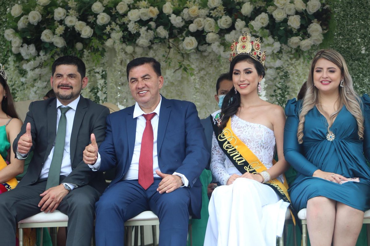 riwilo2002's tweet photo. Siempre será grato compartir con la gente de La Troncal, más aún cuando desde el Gobierno Nacional presidido por el Presidente @LassoGuillermo, llevamos buenas noticias para mejorar su calidad de vida. https://t.co/QijahDlmSG