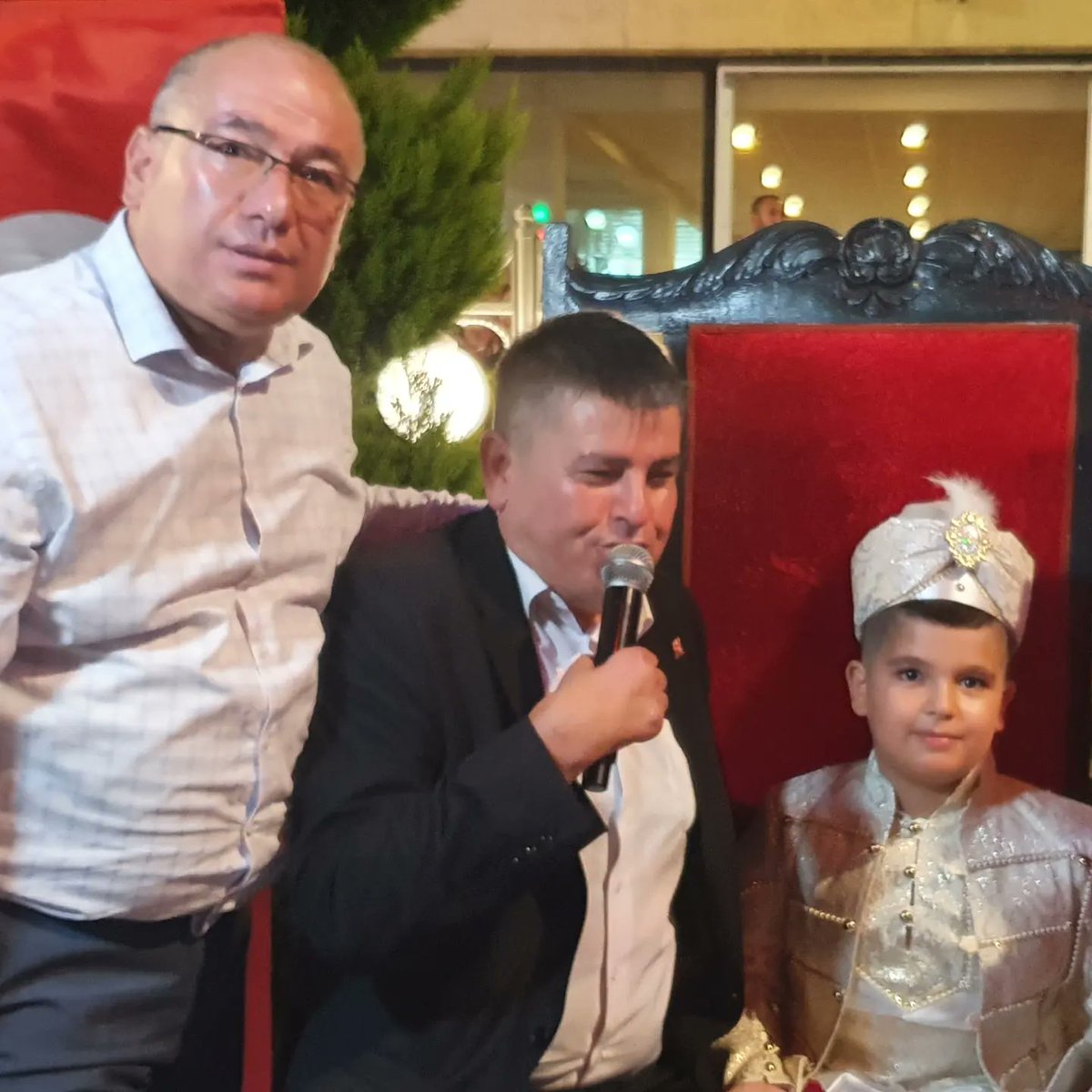 nuzun18's tweet photo. 3.düzenlediğimiz sünnet şöleni bu günde gecede sevgili çocuklarımız  Değerli ailerimiz eğlenerek güzel bir vakit geçirdi.Katılım gösteren tüm Değerli  Ailelerimize ve Çocuklarımıza teşekkür ederiz. Başka güzel bir aktivitede görüşmek dileği ile.#Avender https://t.co/6QrJbl2LdD