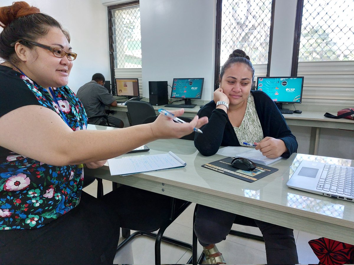 USP JN students doing research on PNG media and formulating questions in preparation for today's lecture by @ahawatson @USPWansolwara @ShailendraBSing @GeraldP87 @UniSouthPacific