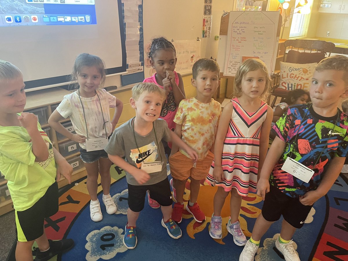 jharnesslps's tweet photo. happy monday ☀️
#shinebrightlps 
@LibertyEdFdn 
@libertyoaks https://t.co/n4jRvGEIhD