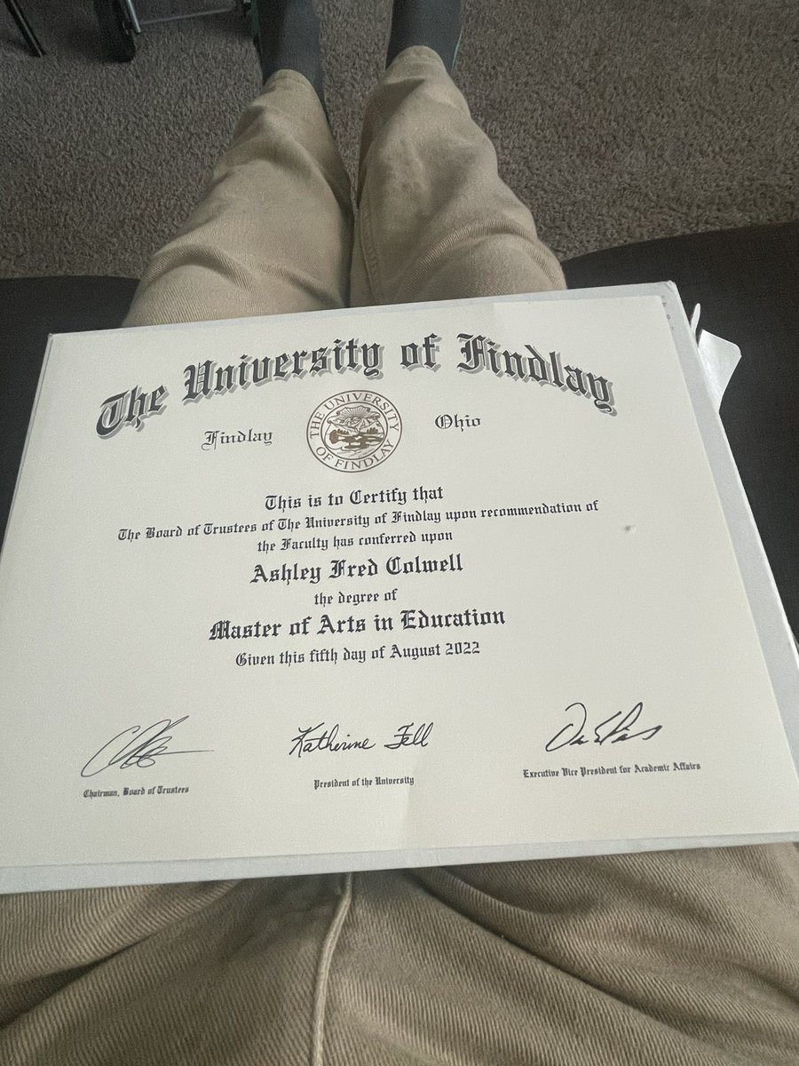 AColwell1017's tweet photo. Masters obtained! Now to think about getting my PhD. #UniversityofFindlay #OilerNation https://t.co/8rJkKyV5nh