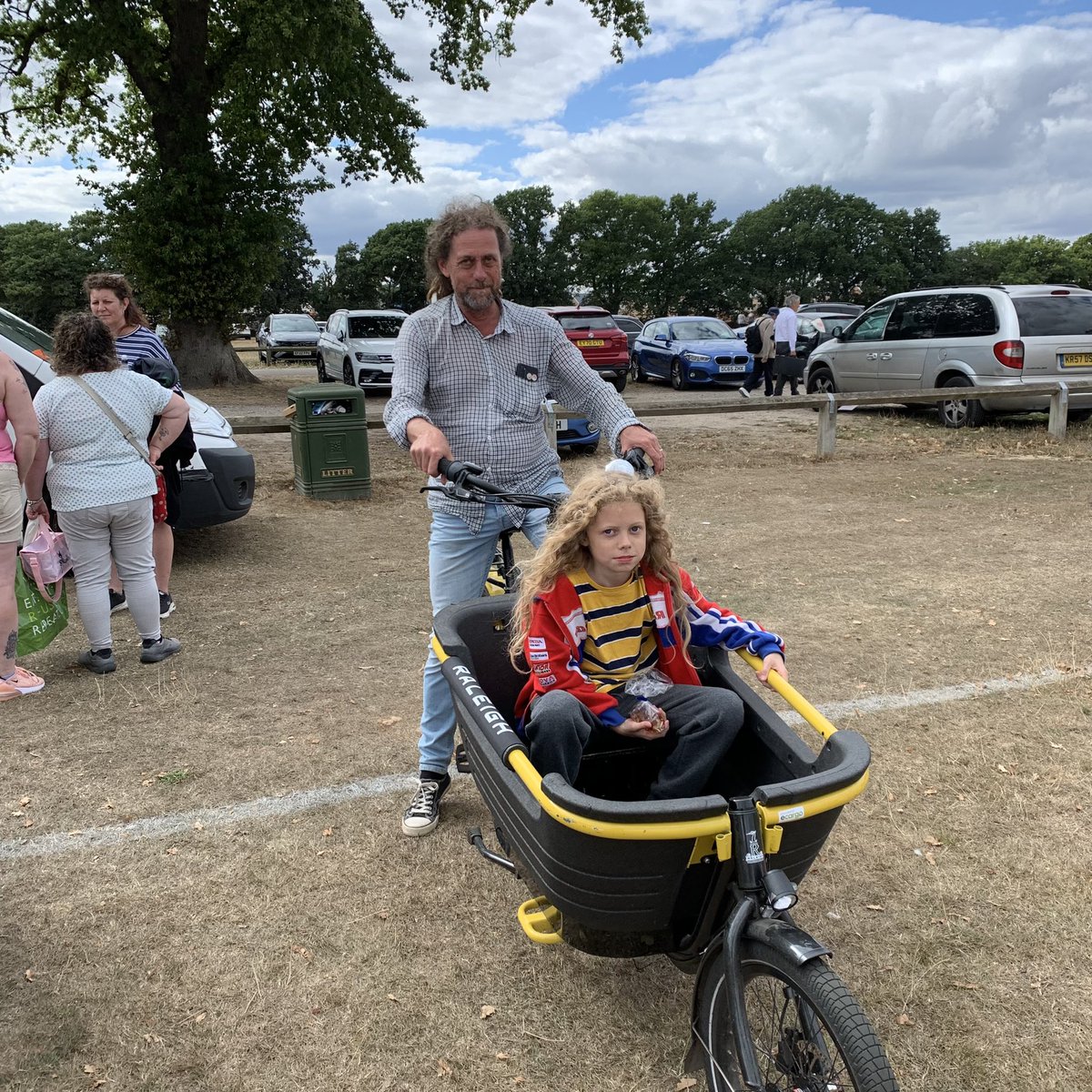 EcargoC's tweet photo. Did we see you up at the Mile End Community Fair/Fete thing today? We were the ones showing off the eCargo Bikes (in case you didn’t realise) We met some super families & some cool new family eCargobike converts! As usual the @RaleighBikes_UK #Stride2 was everybody’s favourite! https://t.co/2DPEGNVvJB