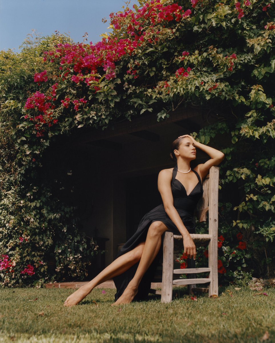 CampbellAddy's tweet photo. Meghan the Duchess for @TheCut @NYMag
Photography @CampbellAddy
Styling Jessica Willis
Hair #HosHounkpatin
Make Up #Loftjet https://t.co/MBTkIi0xTW