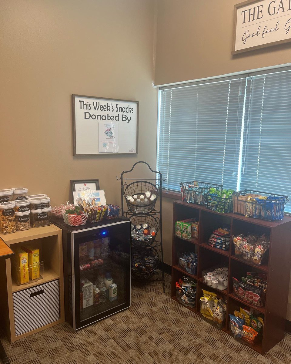 OakCreekElemen1's tweet photo. A huge thanks to Rebecca Friesenhahn and Tortuga Strand Haus for donating snacks for the staff for our 2nd week of school! We have some amazing teachers who were definitely in need of some Vitamin Sea! ๐๐ #OCESstrong #202220223schoolyear #comalisdschools #ComalISD #CISD ๐พ๐ https://t.co/DepVbhJYZl