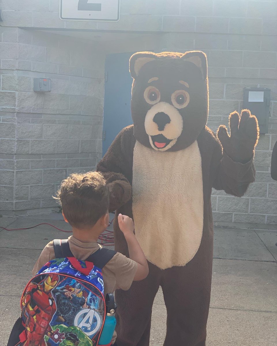 CBBESWJCC's tweet photo. Today, you could feel the energy and excitement of starting off a brand new school year! It is SO nice to have all our Baker Bears together again. It will be an AWESOME school year! βοΈπππ©π»βπ«#webelievebearsachieve #wjcc #wearewjcc #firstdayofschool #wjccfirstday https://t.co/ZC85J1ccQL