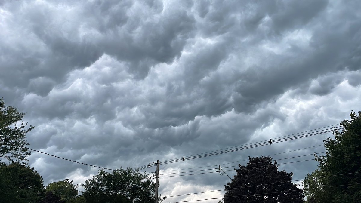 Storm starting to roll into Ridgetown.  Hope everyone is safe tonight #ontstorm