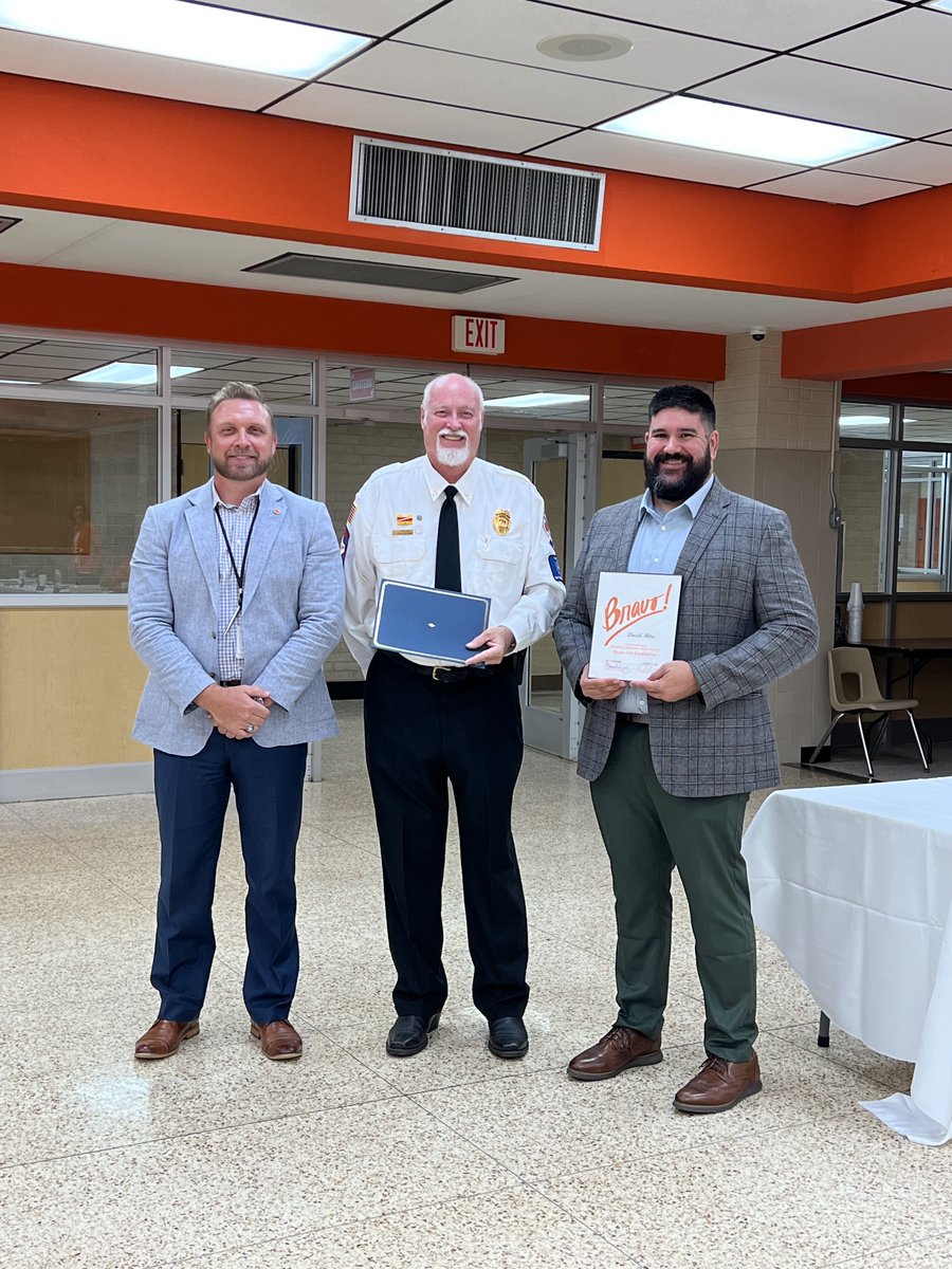 Orangefield_ISD's tweet image. Tonight at the August board meeting, Dr. Shaun McAlpin presented OJH Assistant Principal David Mire a Bravo Award for his heroic effort to save a student from choking.  Mr. Elgin Browning was also on hand to present a Certificate of Appreciation on behalf of the BCFD.