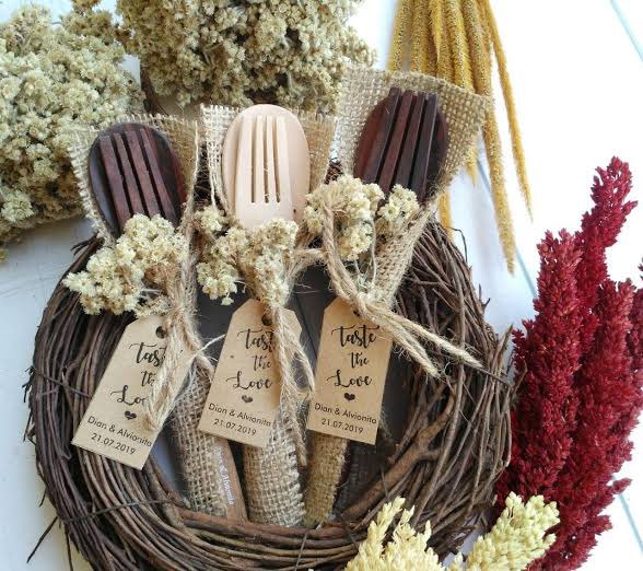 Berburudsknan's tweet photo. Ide Souvenir Pernikahan Tema Rustic Serba 1000-an.

Save aja dulu nikahnya soon! https://t.co/w7hJ4tSI4K