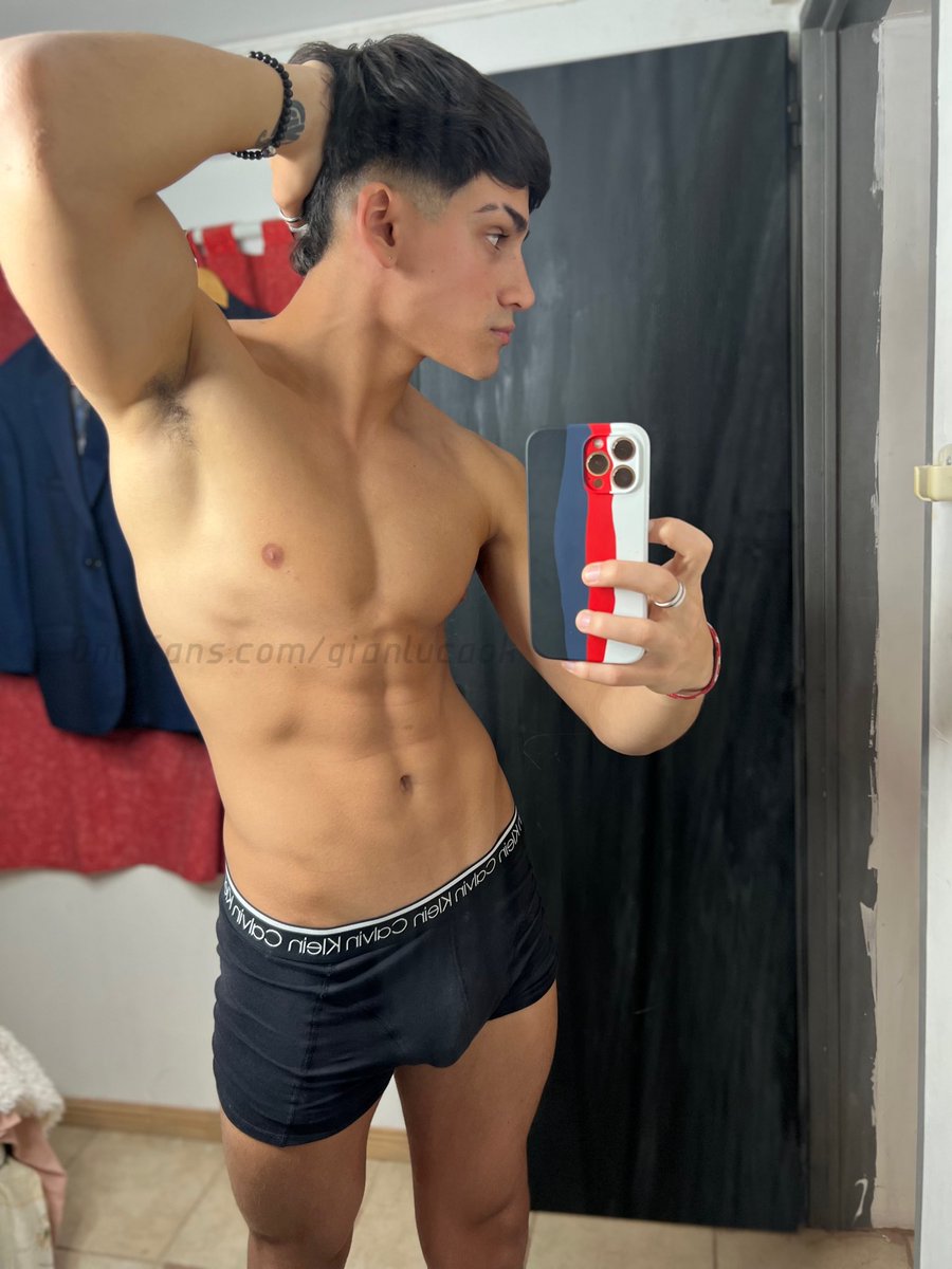 Do you like it on your side? 😏
My team 👉🏻 @NasmaModel