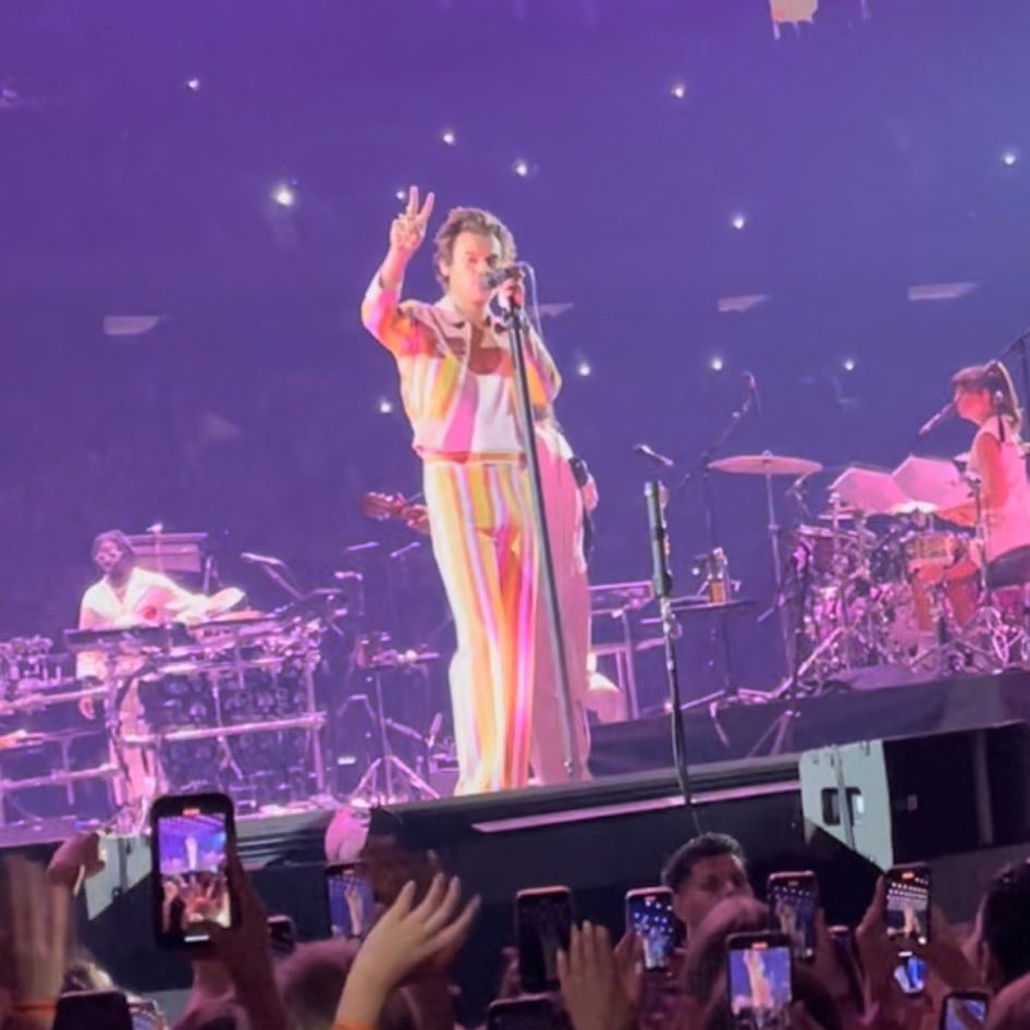teecaake's tweet photo. Love On Tour 2022
MSG: New York 4

🛍: https://t.co/1zr7VvOb1Z https://t.co/TawSnym8zq