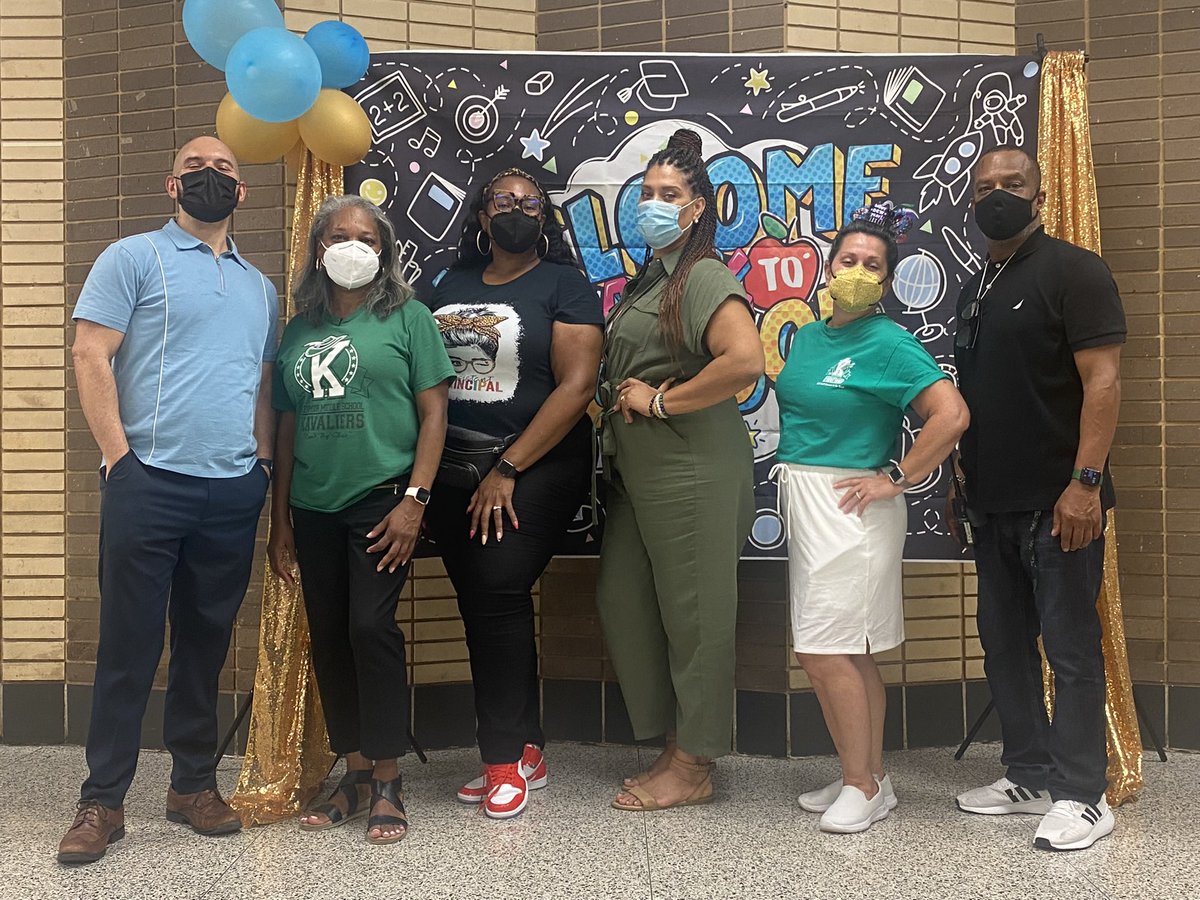 MarsonRichards1's tweet photo. Happy First Day of School @pgcps! I spent the day with the wonderful students and staff of @kenmoor_middle. It was a great day of teaching and learning! @Rebecca10273280 @vickermcclain @DCLeads4Change @PGCPSTAG https://t.co/iPTlPiJV9f