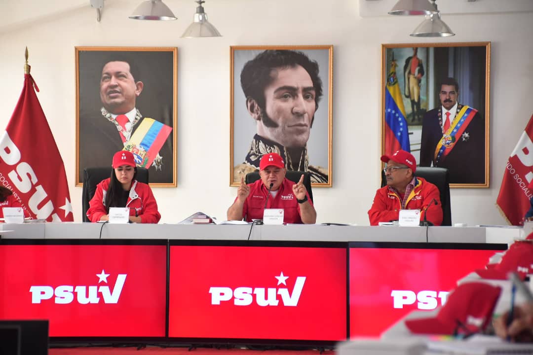 jaarreaza's tweet photo. En la Dirección Nacional del @PartidoPSUV analizamos los procesos masivos de elecciones de equipos de calles y comunidades y planificamos la elección de los equipos para las UBCH para este sábado. Sin duda, somos el Partido más democrático de Venezuela y de buena parte del mundo https://t.co/OzV64vzBWH