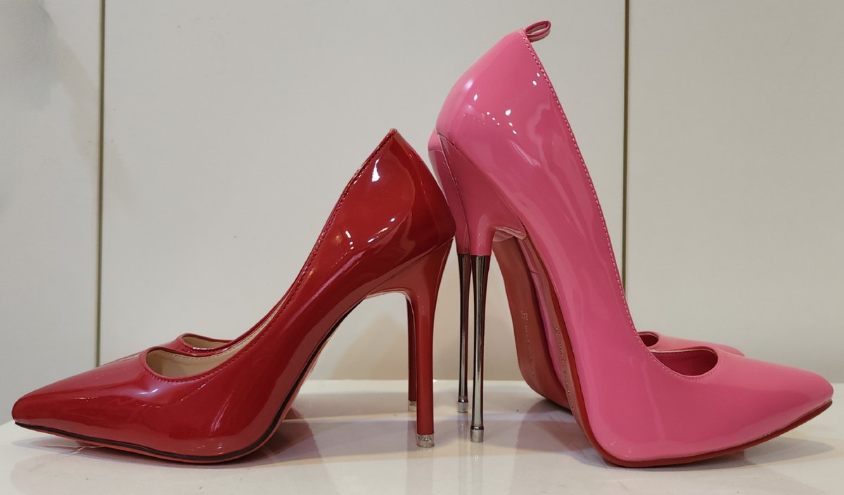LATEXCD1's tweet photo. #妓女 #SLUT #婊子 #BITCH #高跟鞋 #HIGHHEELS #高跟長靴 #HIGHBOOTS #乳膠 #LATEX #旗袍 #露出 #高潮��� #BDSM #CD #偽�� #母豬

新買的16CM女王妓女高跟鞋終於到了  跟12CM高跟鞋對比一下  穿着走路真的超高貴淫蕩 https://t.co/fDUa1inCVY
