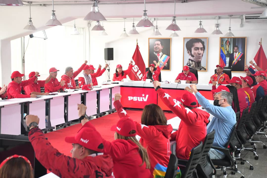 jaarreaza's tweet photo. En la Dirección Nacional del @PartidoPSUV analizamos los procesos masivos de elecciones de equipos de calles y comunidades y planificamos la elección de los equipos para las UBCH para este sábado. Sin duda, somos el Partido más democrático de Venezuela y de buena parte del mundo https://t.co/OzV64vzBWH