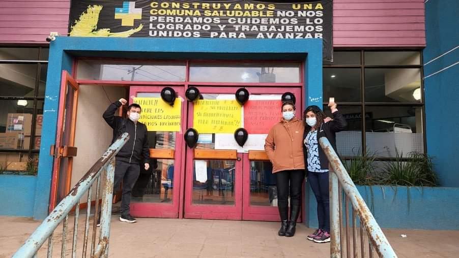 llabaro37's tweet photo. Seguimos pegando carteles ,colocando globos y 🤷 NADA !!!
Qué pasará con las visitas domiciliarias mañana, pasado y siguientes ? 
Pacientes postrados,con requerimiento de seguimiento 🧐

@Juaneduardoconc 
@Castro_APS 
@Corpocas 

#APS 
#APSCastro https://t.co/ptD1h2dcQ3