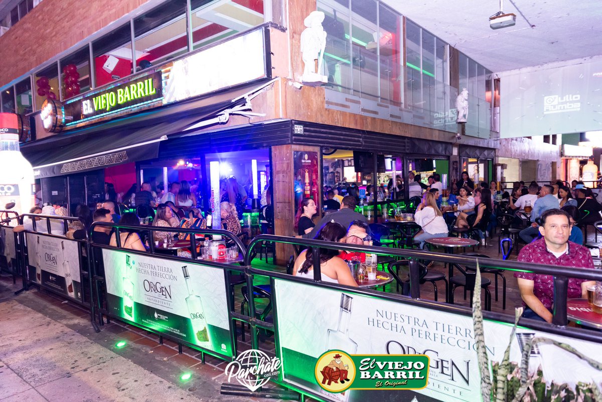 juliorumba's tweet photo. @elviejobarril15 @viejobarril @cali @rumbasaocobembe #rumba #ambiente #coctel #licores #cerveza #pantalla #djjuliorumba #viejobarril #crossover https://t.co/YhG29esg49