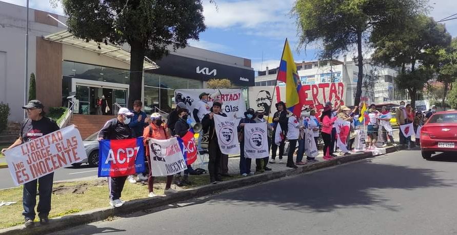 JimmyMarkRC's tweet photo. @ArturoJEscala @crismac5 @SonPatty @CeciaMontano @Gisella86127572 @MashiRafael @JorgeGlas @macas @alexagacebo @EspanaArevalo @ManuelaCollahu1 @mashinancyg @JhonRueda100 @carlos_ortiz61 @SNAI_Ec Gracias @ArturoJEscala y gracias a ese equipo del Comité 2 de octubre que hacen posible brille la luz, @CESARGUALPA1 @vLQMSRXbwqpCMXg @ManuelaCollahu1 @SonPatty @crismac5 @Fernand55898112 #Paulina #JMorales #LidiaJarrin @JhonRueda100 @hijodeabel @mashinancyg @wilbecerrar y muchos https://t.co/u9o88ayBiL