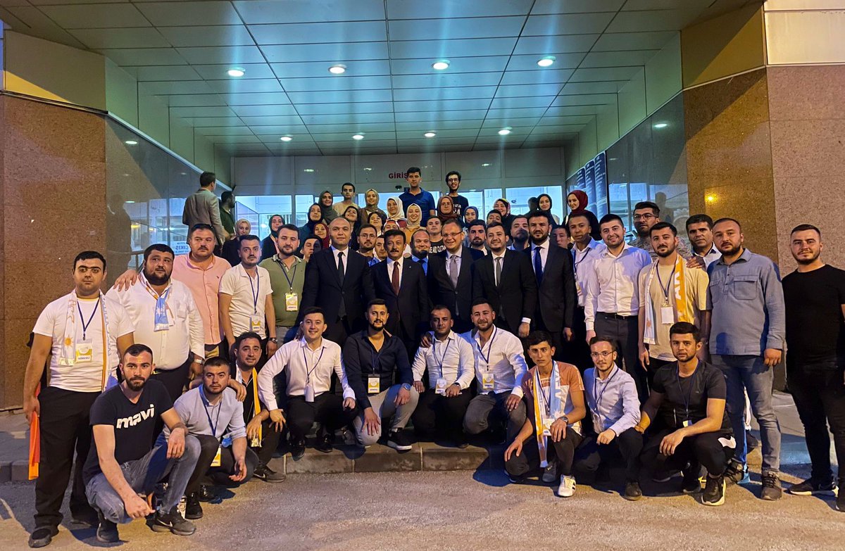 AK Parti Genel Başkan Yardımcımız, Tanıtım ve Medya Başkanımız <a href="/avhamzadag/">HAMZA DAĞ</a>, Genel Merkez Teşkilat Başkanlığı Ege Bölge Koordinatörümüz <a href="/kurtcancelebi/">Kurtcan Çelebi</a>, Genel Merkez Gençlik Kolları Teşkilat Başkanımız <a href="/avyusufibis/">Yusuf İBİŞ</a>  ve Ege Bölge Koordinatörümüz <a href="/tahakara_/">Taha Kara</a> ile gün sonu hatırası...📸