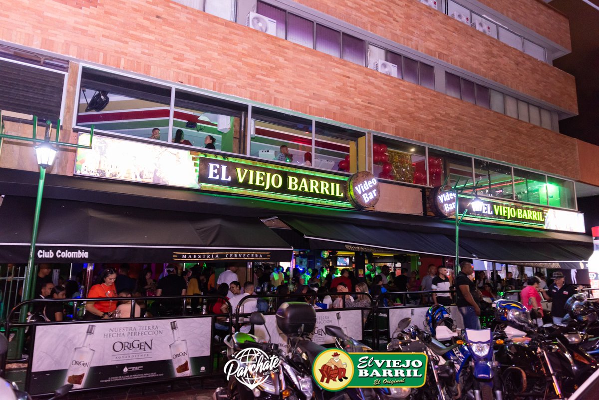 juliorumba's tweet photo. Somos el sitio más tradicional en la avenida sexta de Cali
El viejo barril @juliorumba @freddyDjcrossover con la mejor melodia ambiente atención en la zona Rosa de Cali #rumba #ambiente #coctel #licores #cerveza #pantalla #djjuliorumba #viejobarril #crossover #betplay #cali https://t.co/K5QyQFm2bn