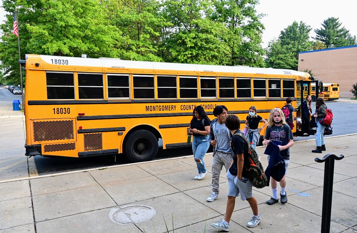 MrECFisher's tweet image. 1st day of school for our SCHOLARS at @MCPS Albert Einstein High School!! ✨️✨️ Opening day went off without a hitch👍🏾 EINSTEIN IS THE PLACE TO BE!!! 📚🍎🎓
#BackToSchool #MCPSFirstDay #firstdayofschool #mcps1stday #aehs