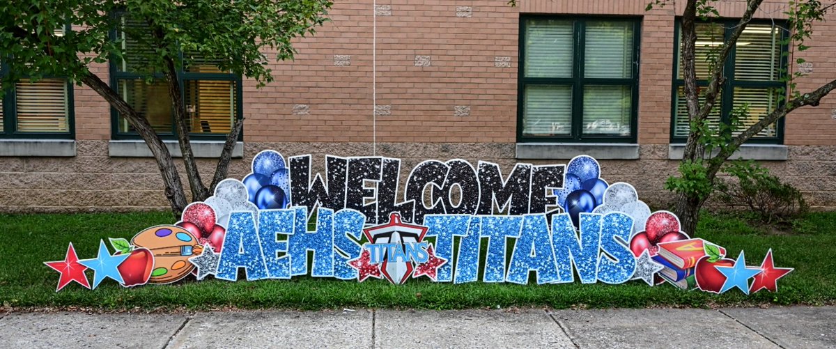 MrECFisher's tweet image. 1st day of school for our SCHOLARS at @MCPS Albert Einstein High School!! ✨️✨️ Opening day went off without a hitch👍🏾 EINSTEIN IS THE PLACE TO BE!!! 📚🍎🎓
#BackToSchool #MCPSFirstDay #firstdayofschool #mcps1stday #aehs