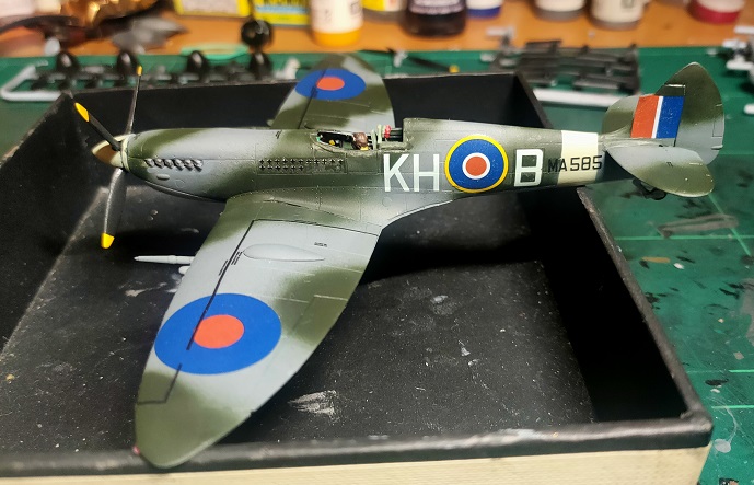 WartsNAllModels's tweet photo. Going live on https://t.co/cqPPEWXFpY in 30 minutes (9.30am ACST, 8pm EDT, AMT) #prepping the #halifax for the #upperwing #maincoats, #assembling the #lancaster #enginebays, and #decaling the #spitfire. Pop past and chat! #scalemodels #ww2 #aircraft #airfixmodels #AZModels https://t.co/sfxfJvDwOH