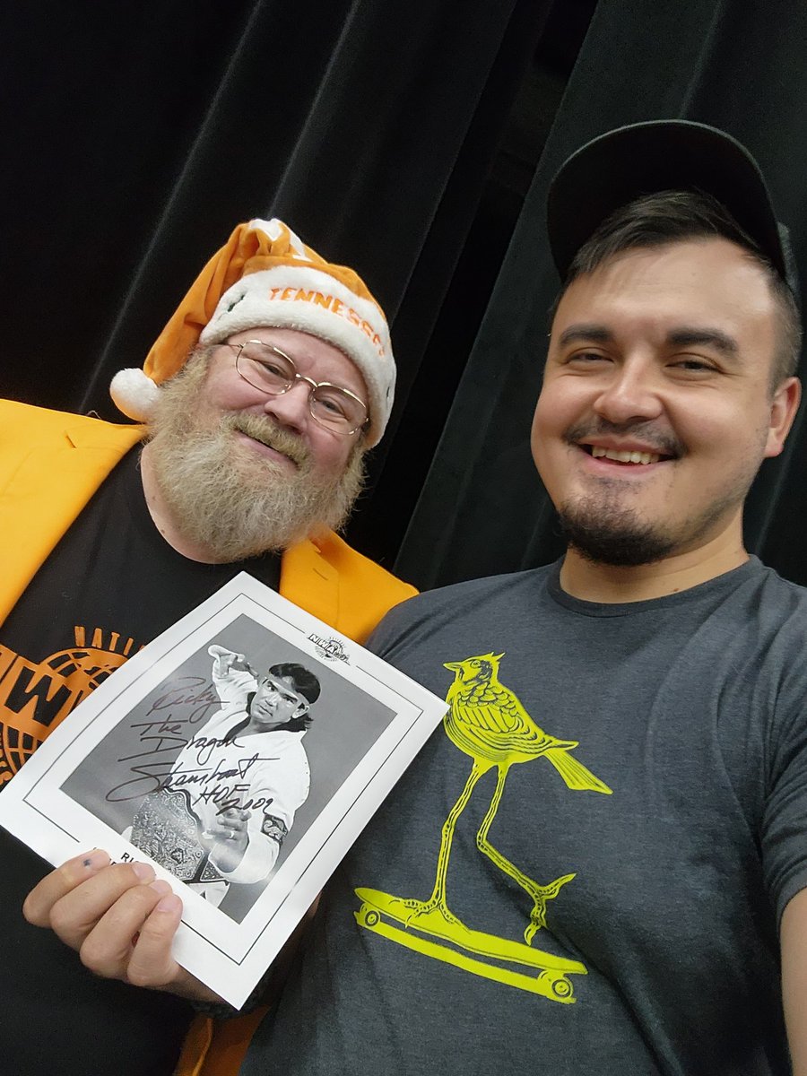tedmarov's tweet photo. @Santa_Vol came to town and we met Hall of Famer @REALSteamboat! Rocky Top! https://t.co/h9cWTmlms3