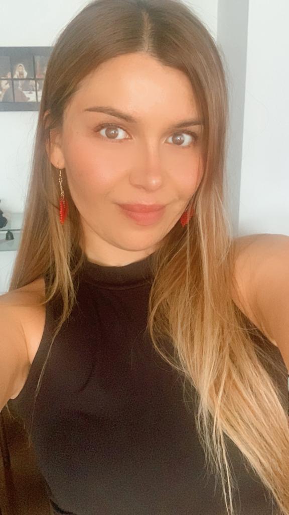 TupsicologaDay's tweet photo. Digan lo que digan de Twitter, yo sé que siempre hay tuiteras y tuiteros educados, simpáticos y buena onda que saludan cuando los saludan, así que... ¡Hola! 🙋🏻‍♀️❤️ https://t.co/4yEhFq4hAz