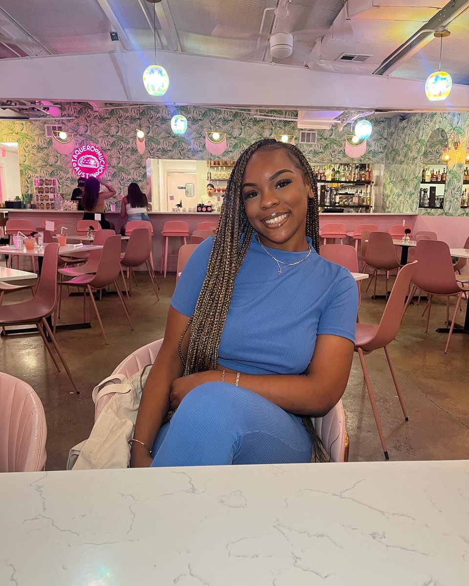 PreLaw_NBLSA's tweet photo. Name - Tia Taylor
Position - secretary 
Hometown - houston tx 
Major - economics 
Year - 2024
Desired field - contract law https://t.co/FJH4vfeogB