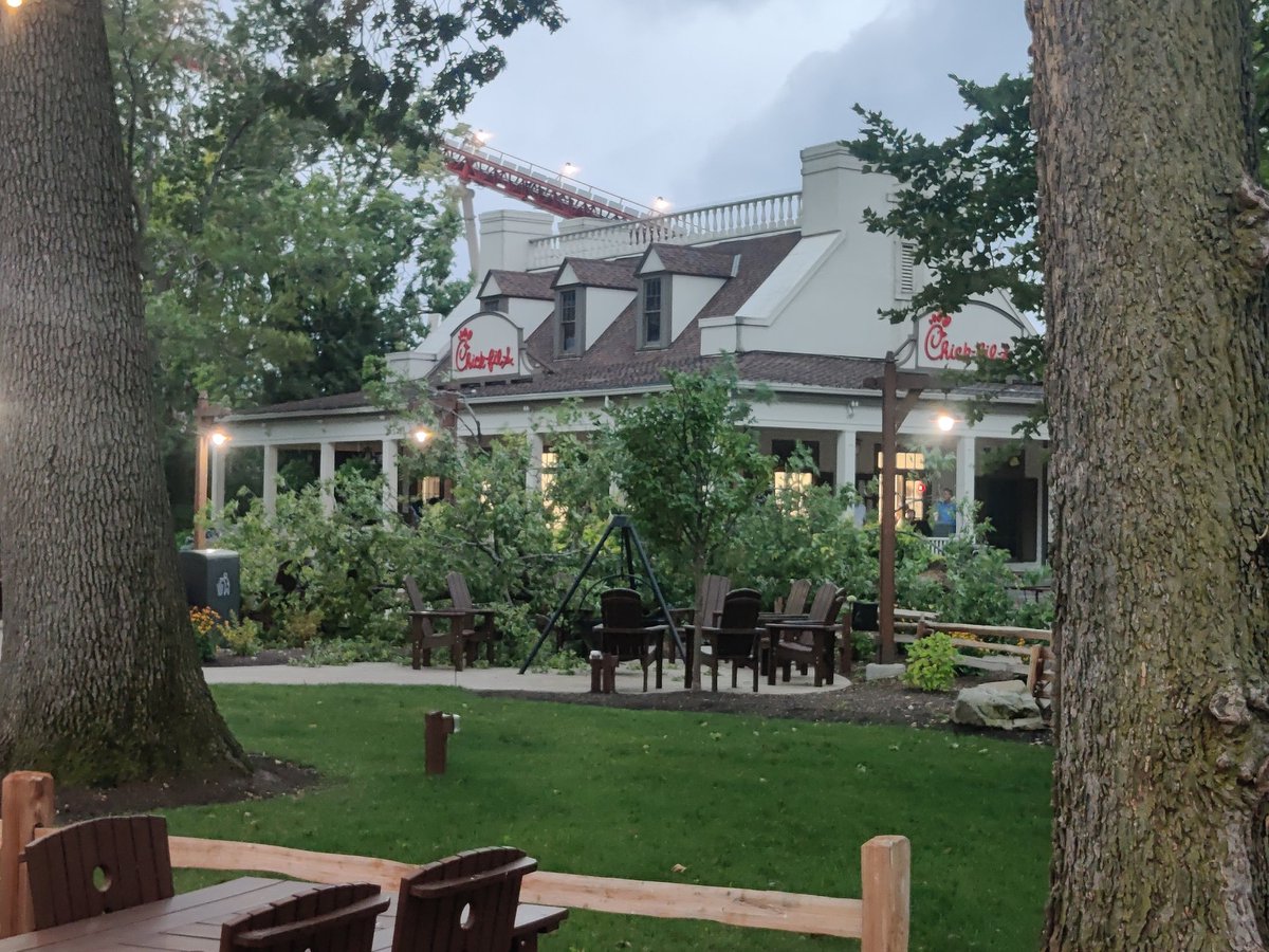 freshjmcfly17's tweet photo. Something that can give you more adrenaline than the rides at @cedarpoint is a storm rolling through frontier town at cedar point an entire tree has fallen outside of Chick-fil-A good thing nobody was hurt and everyone was warned of the storm ahead of time by PA system. https://t.co/KVCumhsHeU
