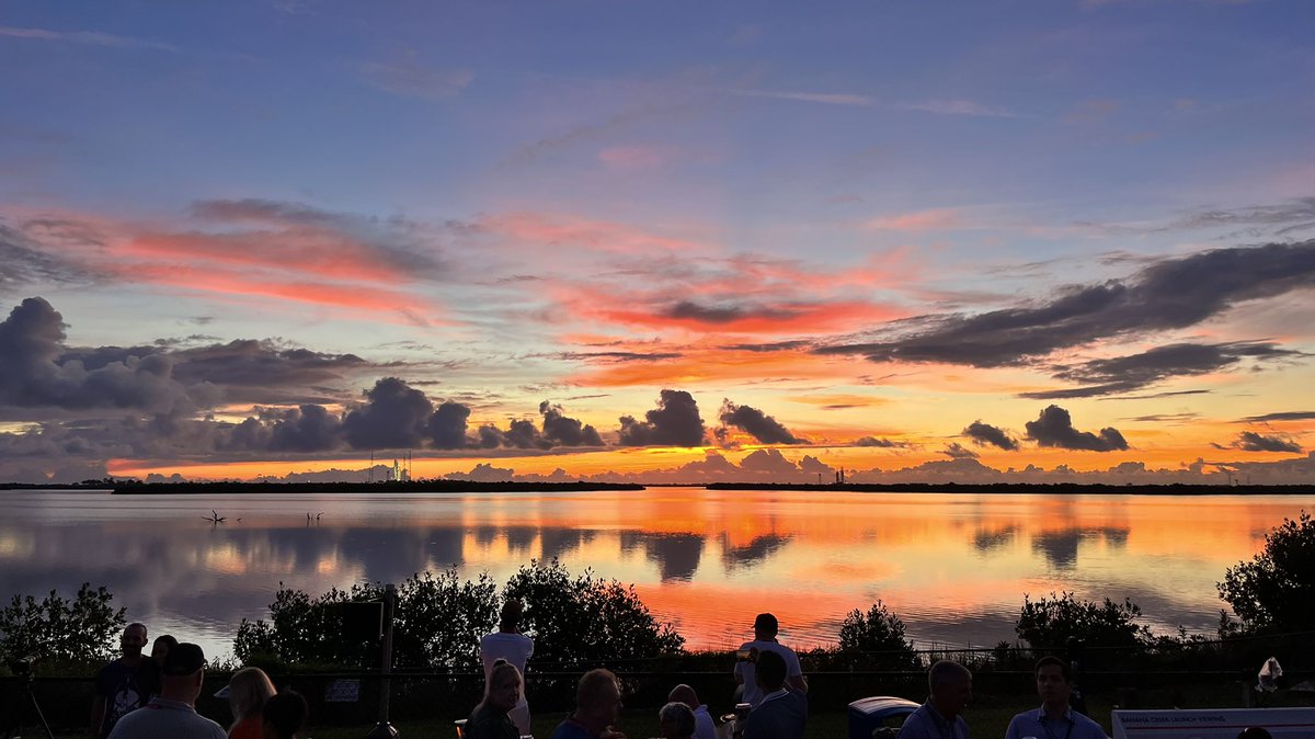 ZColovos's tweet image. Some beautiful views from today’s SLS launch attempt. Fingers crossed for Friday!