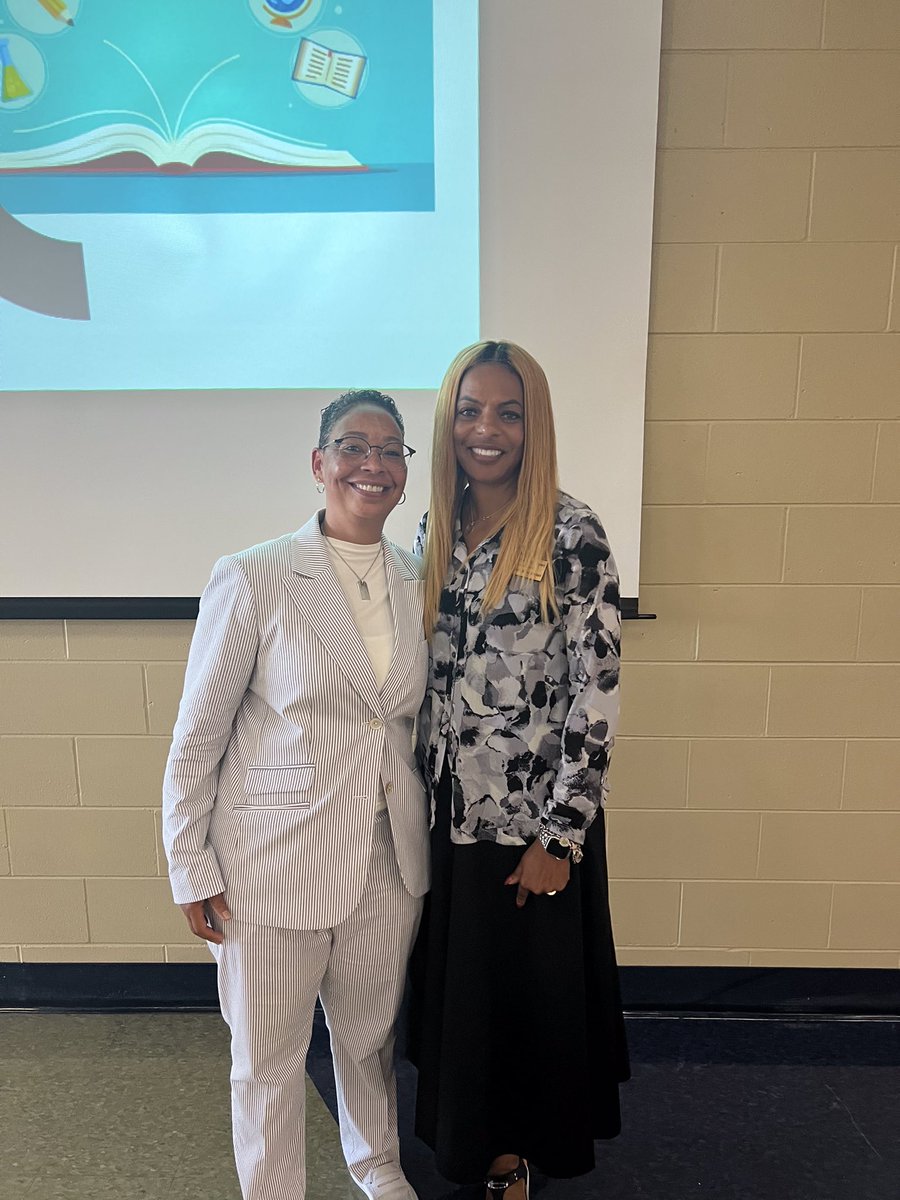 BDSUP2020's tweet photo. Thank you Ms. Moore-Owen for bringing a great message regarding bullying to Brown Deer staff today! #BDUnited #ProudSup https://t.co/ZDywVOfBIe