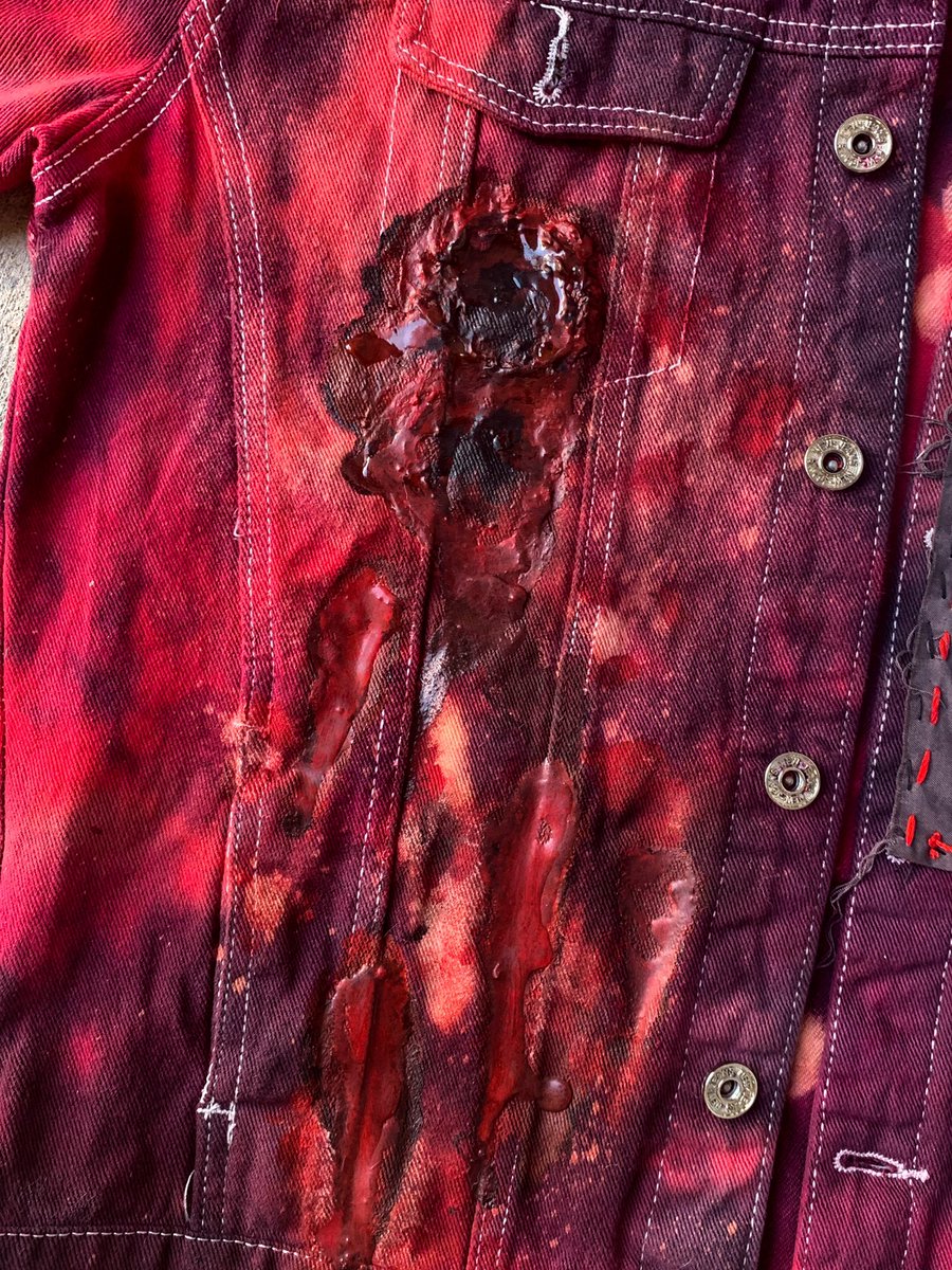 DieDesignCo's tweet image. Custom Jacket #5? ☑️ 
I never thought I’d be dying, sewing, pressing vinyl, and painting on the same jacket. I’m so happy to be apart of this project @TheToneStallone 
📩 hit me up for custom apparel 🤞🏼🤍