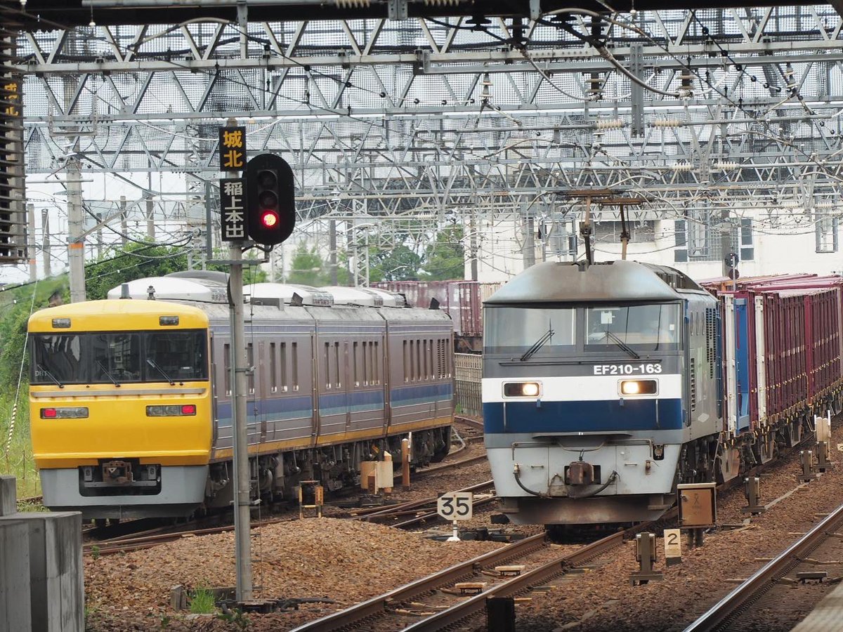 frogman_cat's tweet photo. 桃太郎とドクター東海
貨物線ではなく本線を走ってくる桃太郎
#EF210 #桃太郎 https://t.co/U3ZbLCLSe2