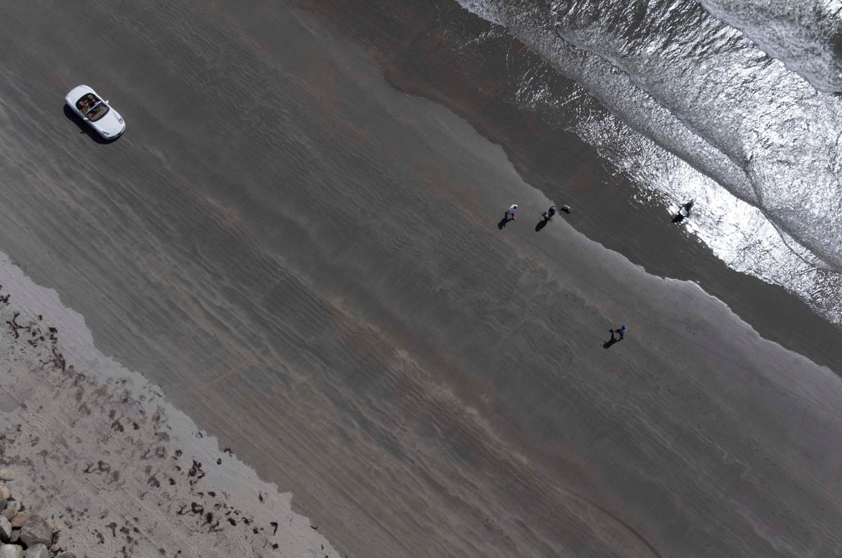 Len_Wagg_photo's tweet photo. Walkin on sunshine, Crescent beach, Lunenburg County. #beach #lunenburg #ocean #ciastal #novascotia #explore #canada #walk #hike #aerial https://t.co/NRgbrkJtmF