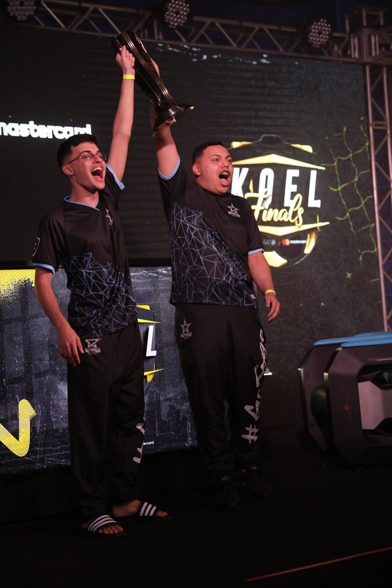 Que sua semana comece tão feliz quanto a de @SPQR_Nathansr22 e <a href="/Young192_/">Young</a> , campeões da KOEL Finals neste sábado, pelo <a href="/BotafogoeSports/">Botafogo eSports</a>!