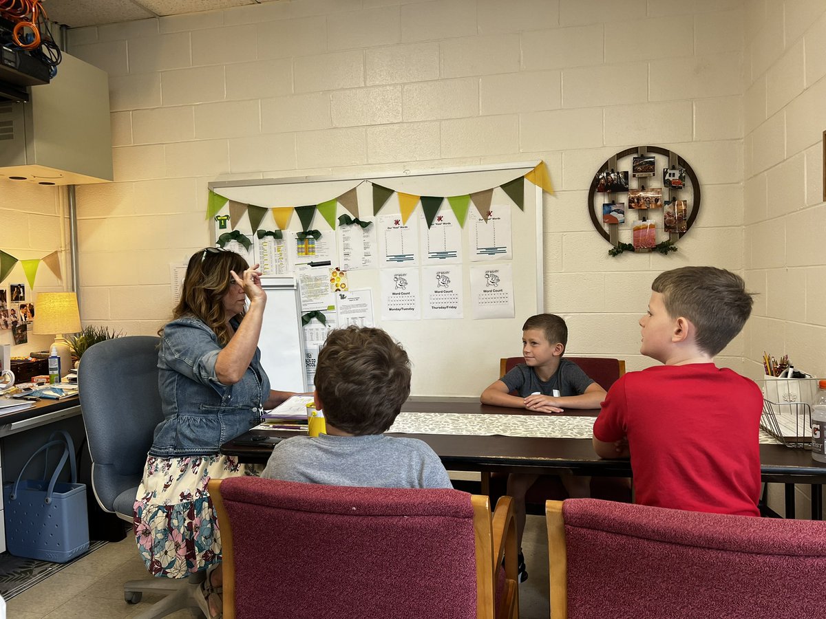 lisacoons10's tweet photo. Impressive #TNALLCorps session in @CCBOE today. One student said “I am a 5 today (super excited) because I get to come to tutoring‼️ @cathypetreebeck #AccelerateTN https://t.co/OGIoUdhD6h