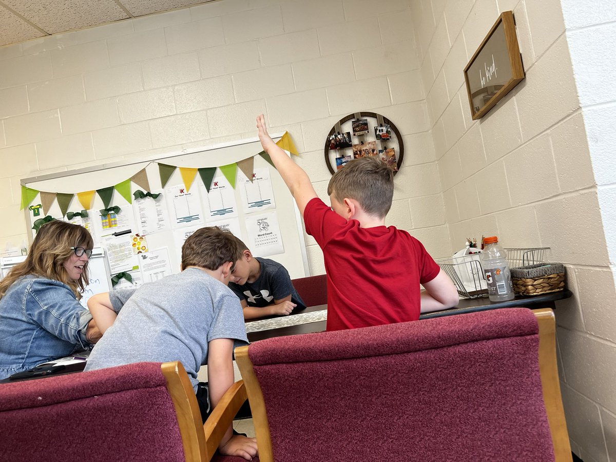lisacoons10's tweet photo. Impressive #TNALLCorps session in @CCBOE today. One student said “I am a 5 today (super excited) because I get to come to tutoring‼️ @cathypetreebeck #AccelerateTN https://t.co/OGIoUdhD6h