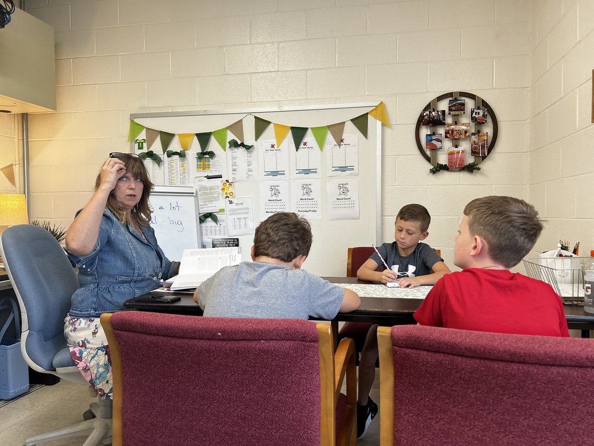 lisacoons10's tweet photo. Impressive #TNALLCorps session in @CCBOE today. One student said “I am a 5 today (super excited) because I get to come to tutoring‼️ @cathypetreebeck #AccelerateTN https://t.co/OGIoUdhD6h
