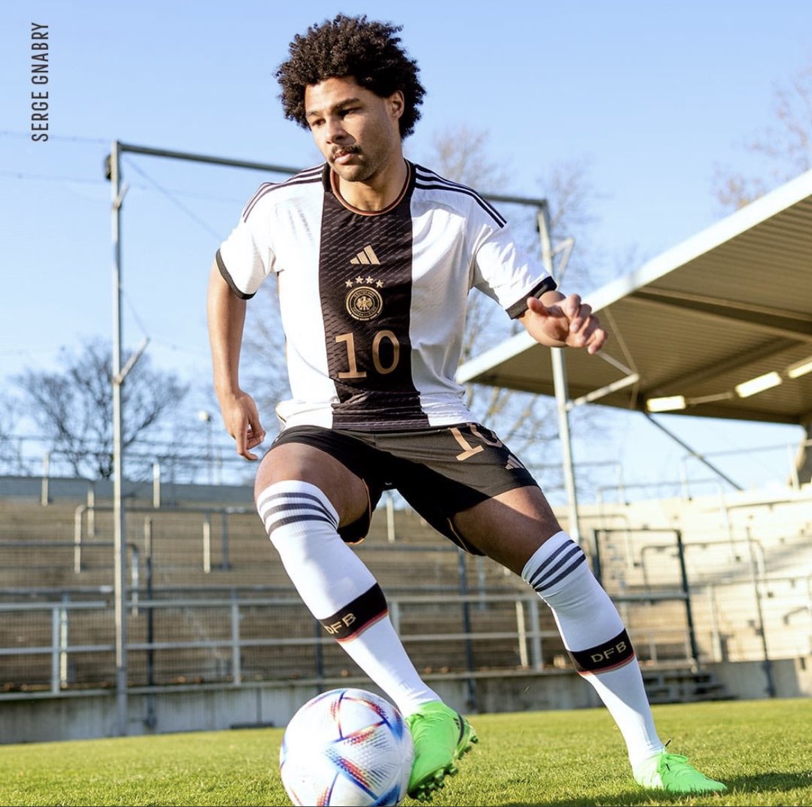 Kit_Rankings's tweet image. Germany drop their home kit for the World Cup. Love this one. The gold trim, central crest and number, the socks and shorts. One of the best kits I can remember from recent years. Will look great on the biggest stage. 9.5/10. #Germany #WorldCup #Worldcupkits #Germanykit