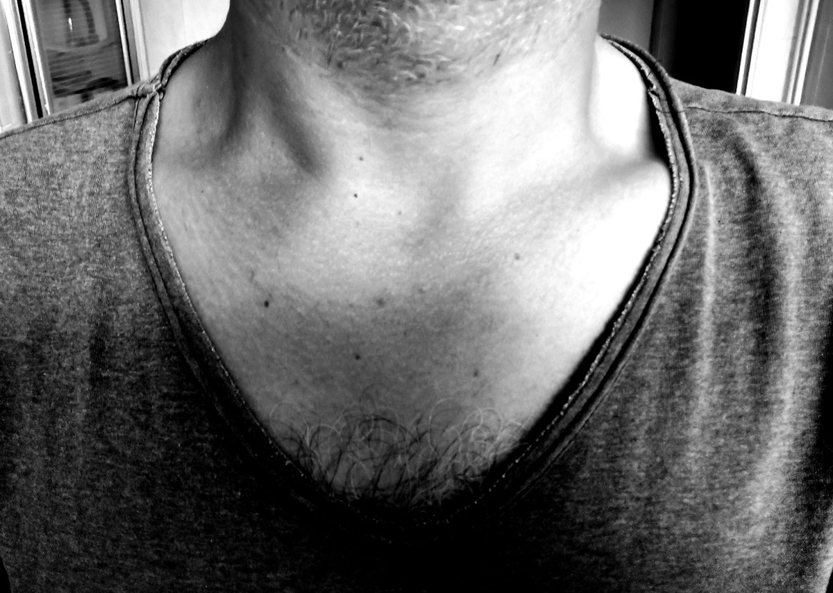 EarlJGray's tweet photo. #collarbone, #neck, #beard, #earlygrey https://t.co/J2Ma5yQtzg
