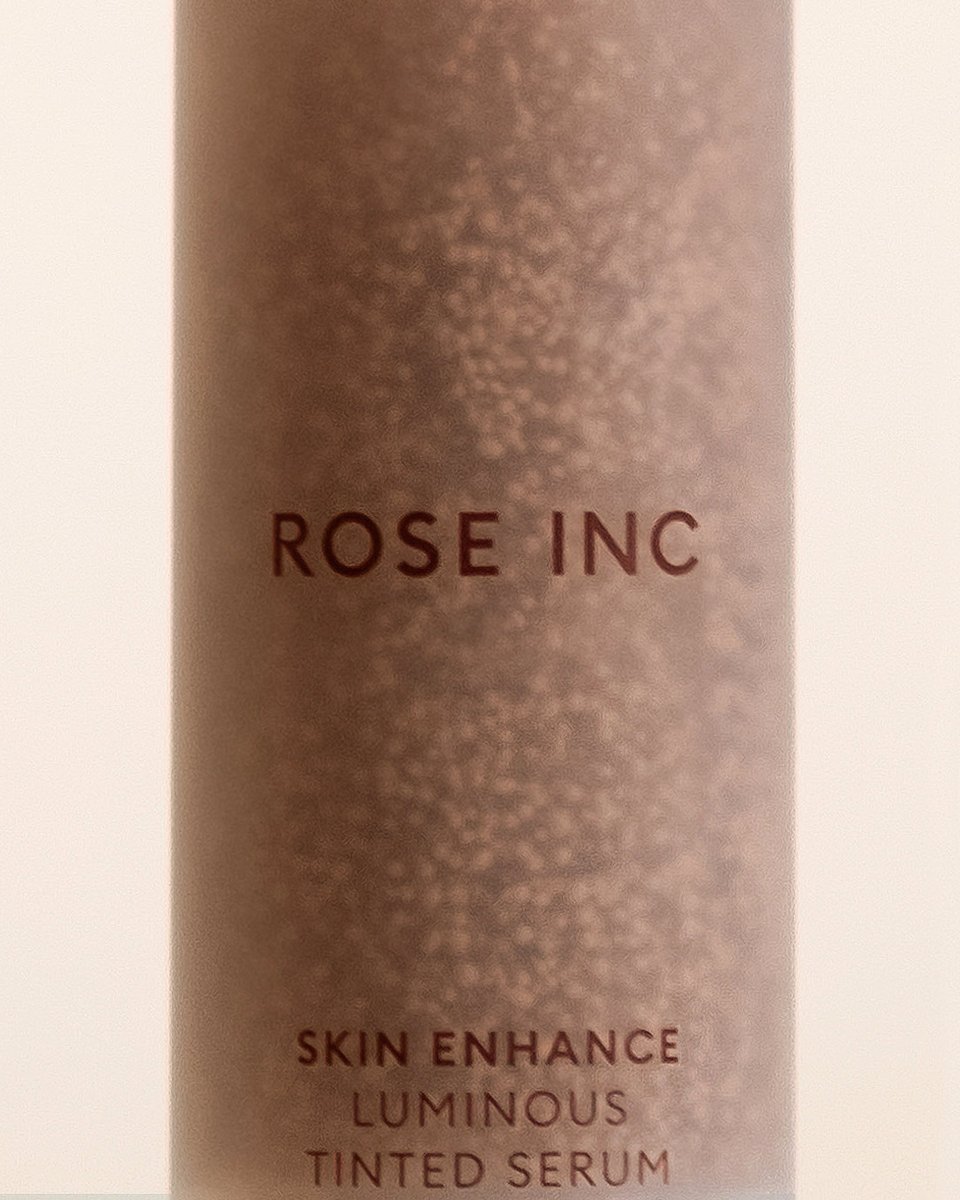 roseincofficial's tweet photo. Can your makeup take the heat? Skin Enhance Luminous Tinted Serum delivers sheer radiance for the perfect summer glow without unwanted shine. Best of all, its non-comedogenic formula won’t clog pores.
#RoseInc #RoseIncComplexion https://t.co/cD5rwyodTT