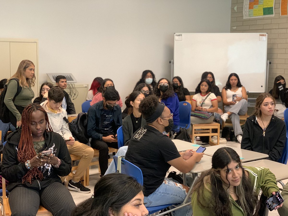 MsBTrujillo's tweet photo. Los Warriors (Latiné Student Union) held their first meeting today. Great turnout!! So excited to get this year started 😁🤗 https://t.co/p0heqoofSA